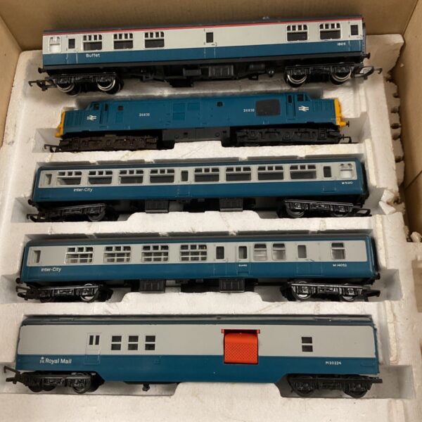 Hornby Intercity R751 train set with locomotive and coaches.