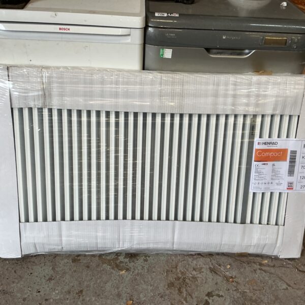 K1 compact radiator measuring 700x1200mm, ideal for home heating.