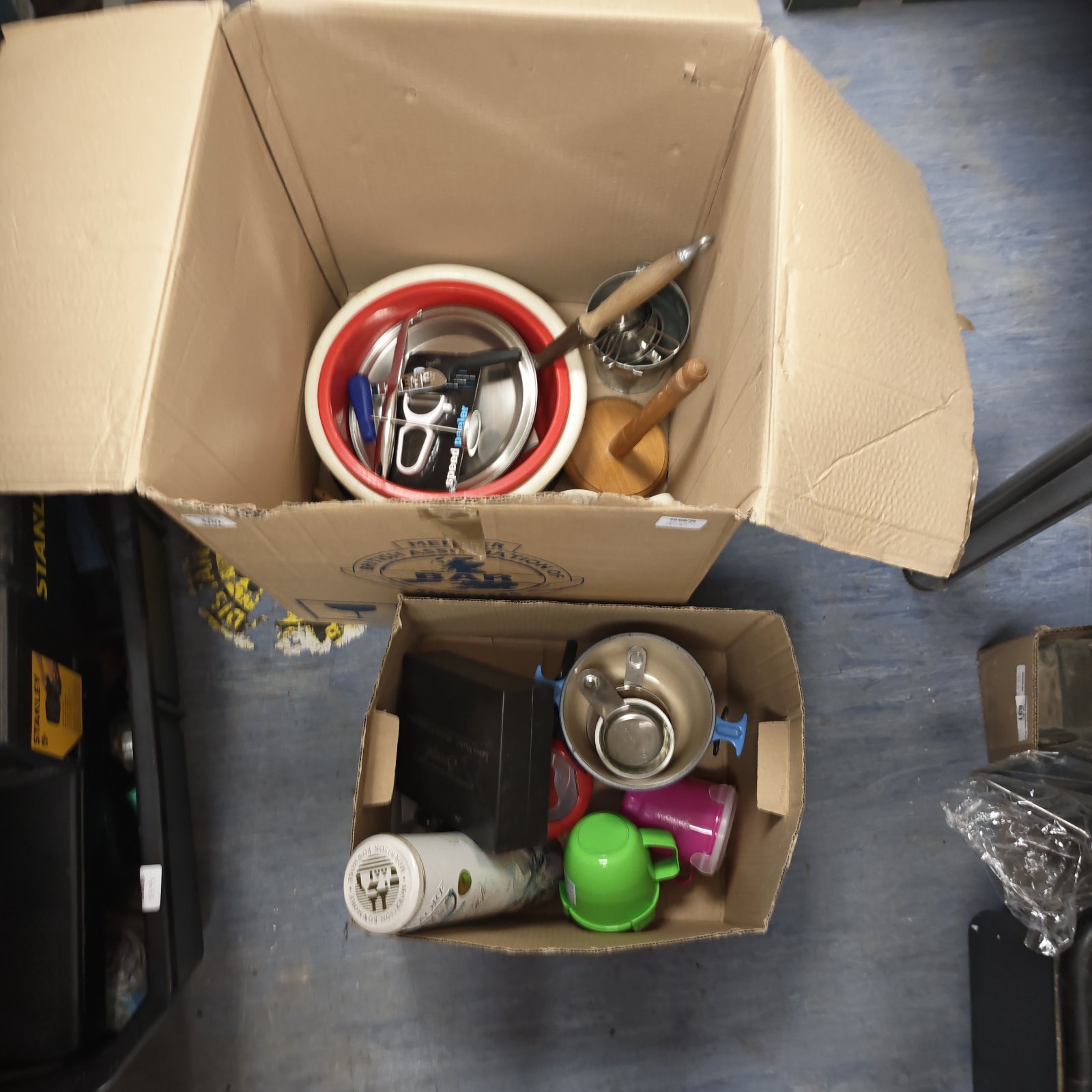 Mixed kitchenware lot including bowls and cups in cardboard boxes.