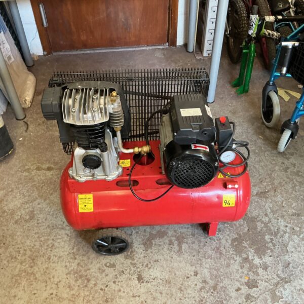 Red Kolvkompressor KGK Attack 601 air compressor in a workshop setting.