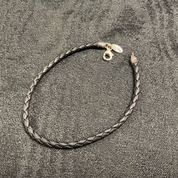 Dark leather rope bracelet with silver simstars clasp.