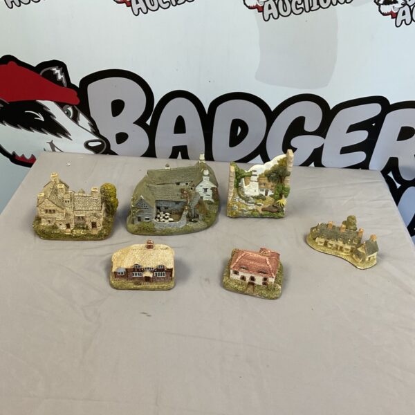 Lilliput Lane cottages and farmhouse collection for sale.