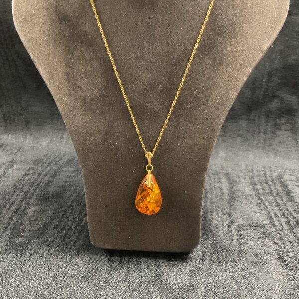 Vintage amber colour pendant 18” necklace