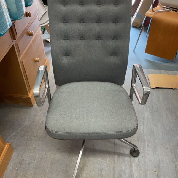 Vitra ID Trim office chair designed by Antonio Citterio, featuring a distinctive tufted grey fabric backrest