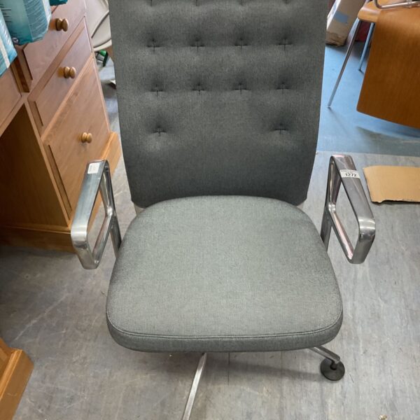 Vitra ID Trim office chair designed by Antonio Citterio, featuring a distinctive tufted grey fabric backrest