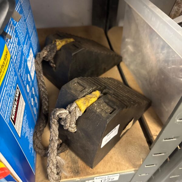 pair of rubber wheel choks