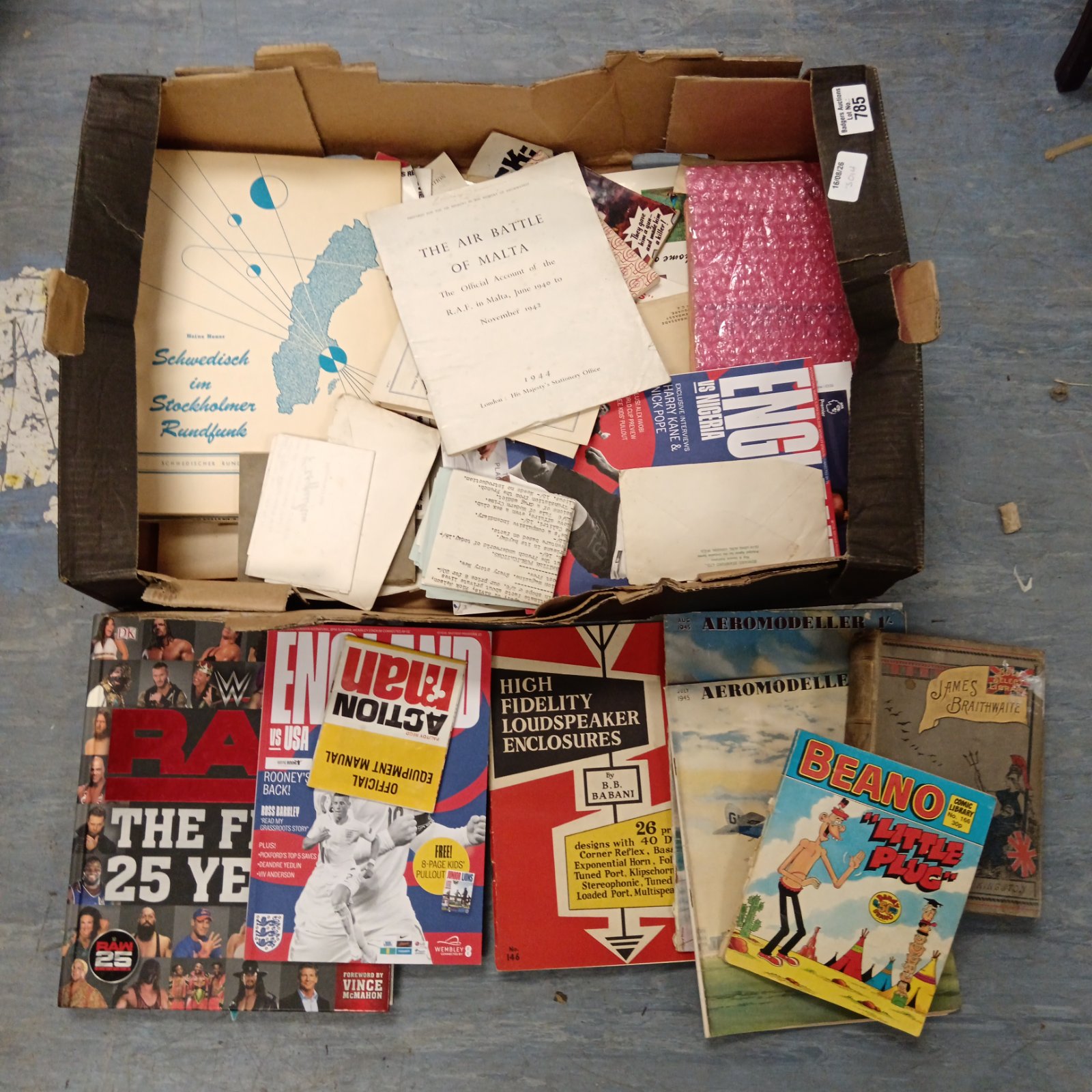 Tray of assorted ephemera & books