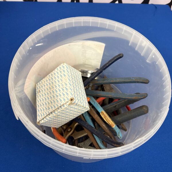 small tub of mixed tools inc tin snips & others