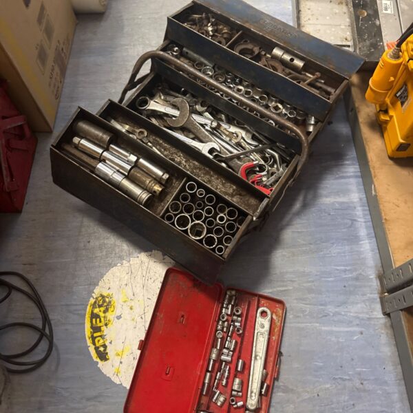 Draper metal cantilever toolbox with contents & socket set