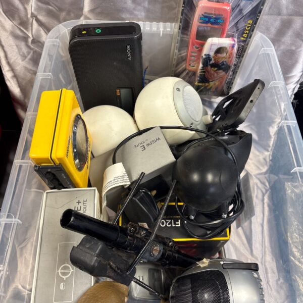 Box of mixed electricals, including Sony DAB radio and speaker system