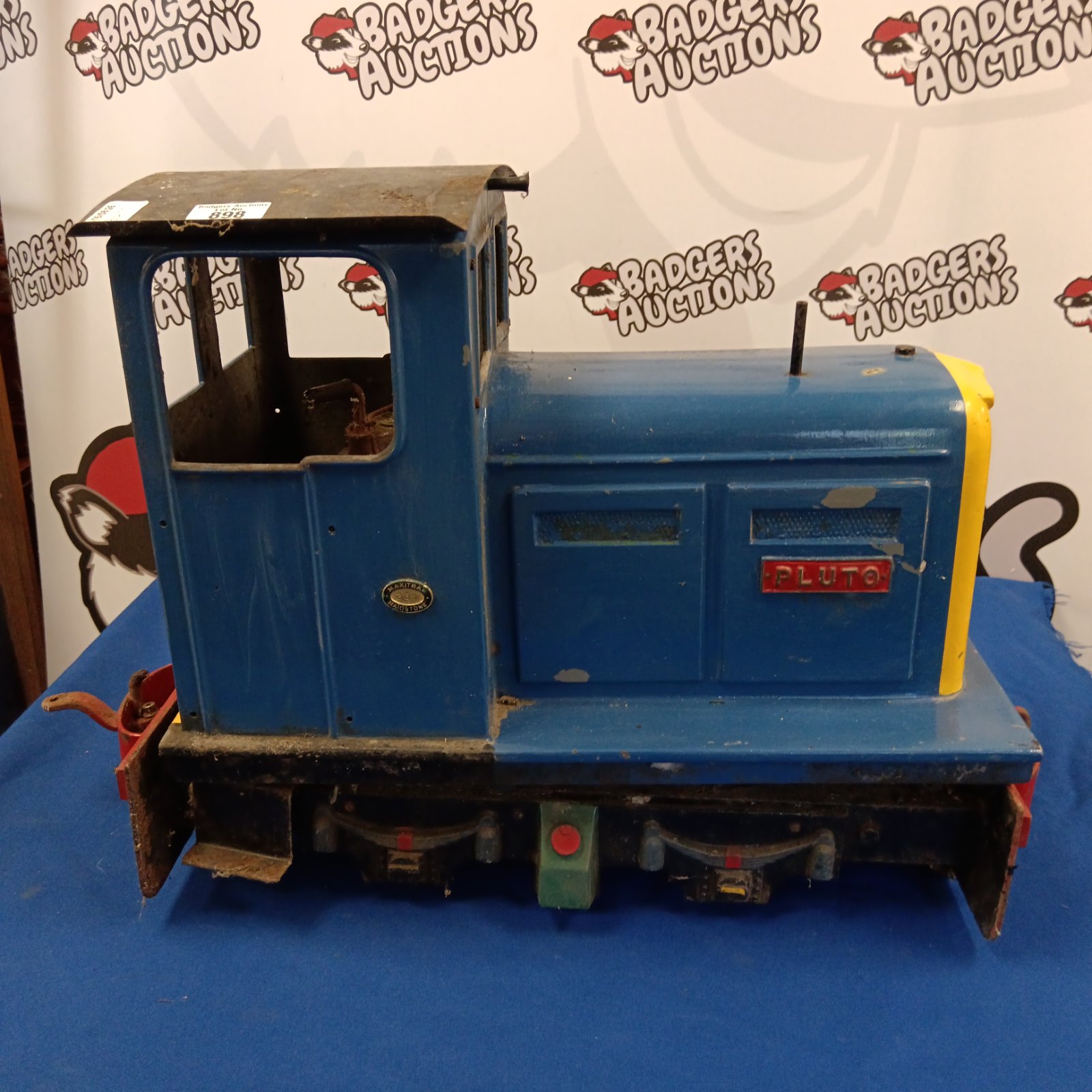 Maxitrak 231 Maidstone 5" gauge battery powered diesel Train named pluto