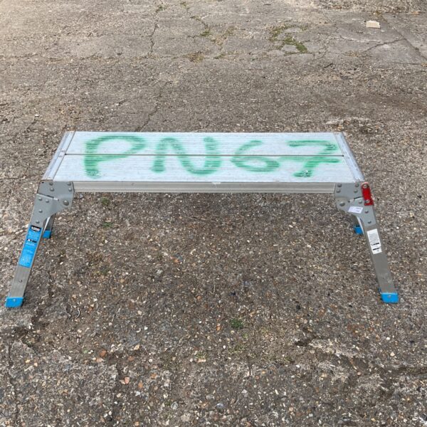 Mac Allister PU67 folding work platform, a sturdy DIY tool.