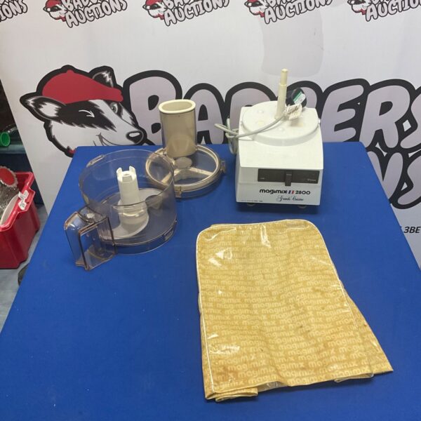 Magimix 2800 Grande Cuisine food processor in used condition.