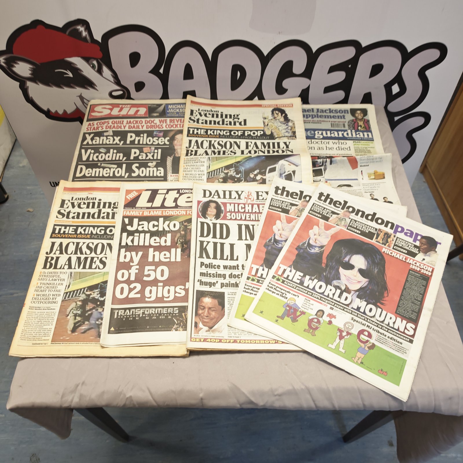 Collection of newspapers with Michael Jackson death front pages.