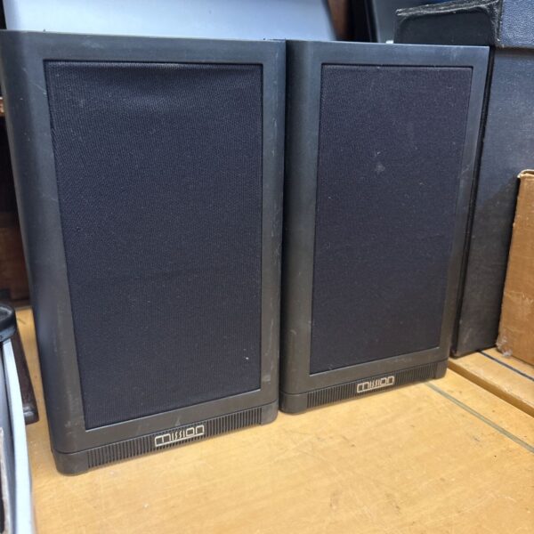 Pair of vintage Mission 760i bookshelf speakers in good condition.