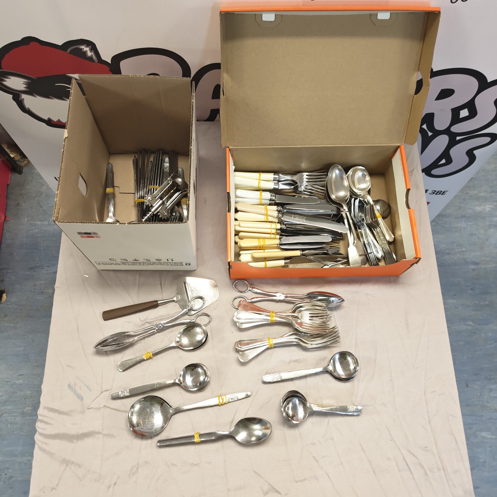 Mixed lot of vintage cutlery with bone handles.