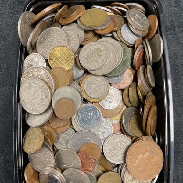Tray of mixed vintage coins, including collectible currency.