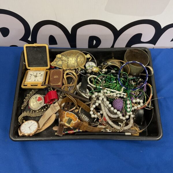 Tray of mixed vintage jewellery and watches for collectors.