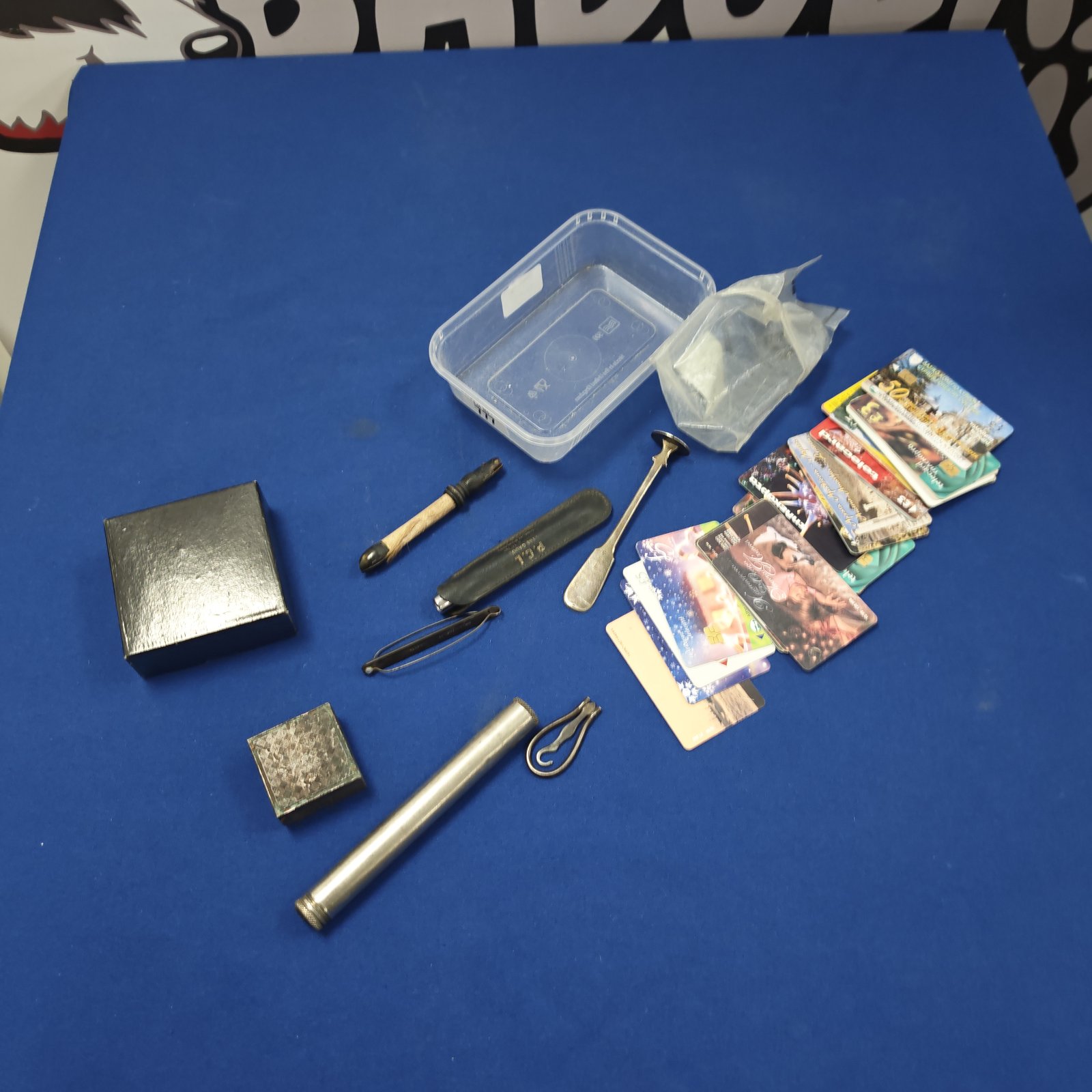 Mixed trinket lot featuring vintage payphone cards and small items.