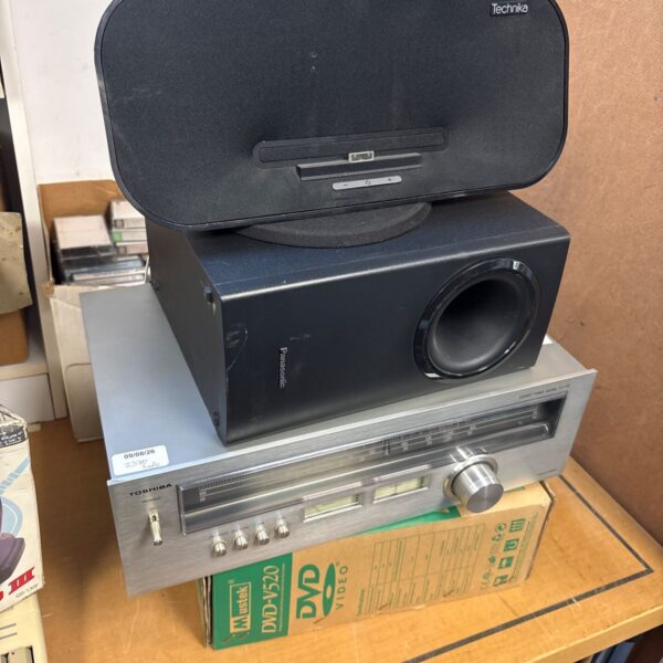 Vintage Panasonic subwoofer, Mustek DVD player, and Toshiba tuner bundle.