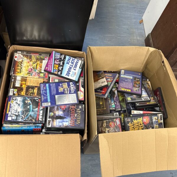 Mixed lot of PC games in cardboard boxes, vintage computer games.