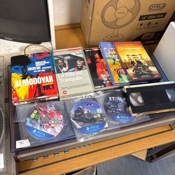 Mixed lot of vintage PlayStation games for collectors.