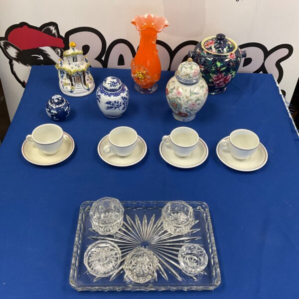 Mixed lot of vintage porcelain coffee cups and art glass vase.