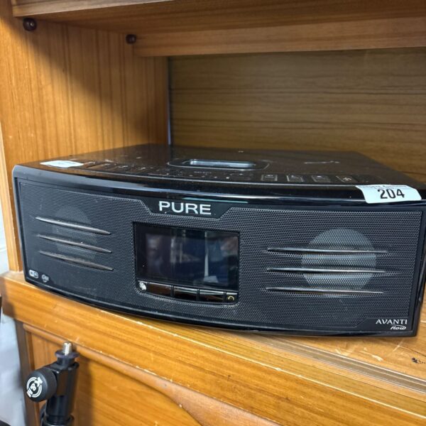 Pure Avanti Flow digital radio with iPod dock, a vintage audio system.