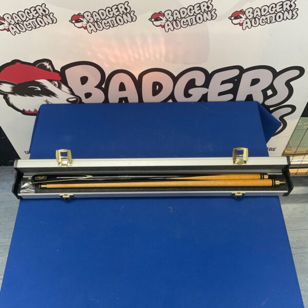 Riley Paul Hunter Special Edition pool cue in its case.