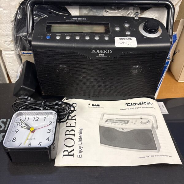 Roberts Classic Lite DAB radio with manual and charger.