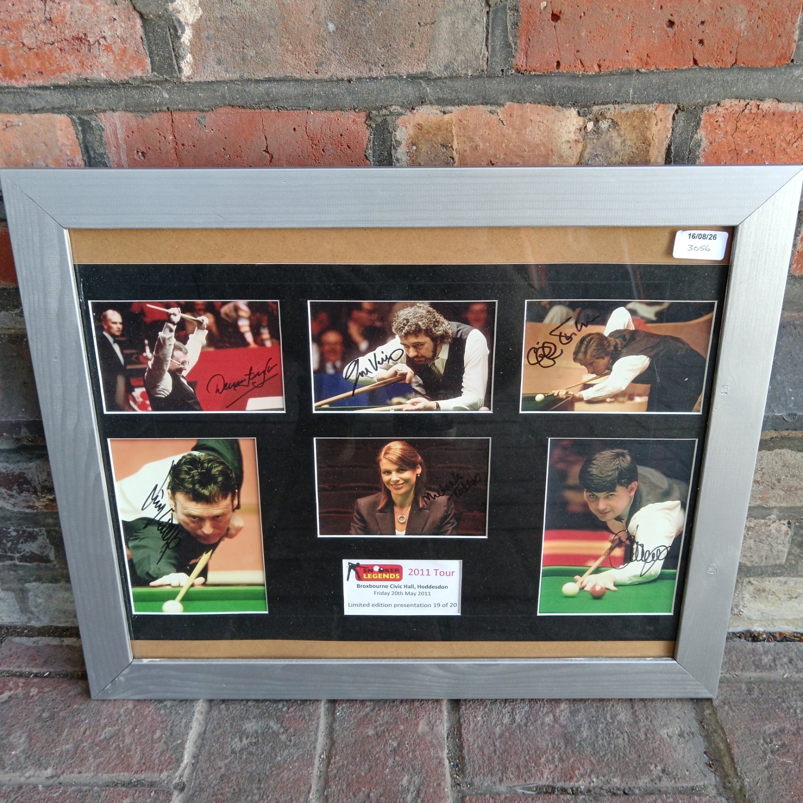 Signed snooker legend photo in a limited edition set.