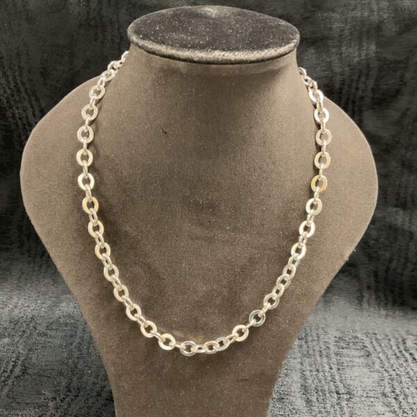 Heavy silver 925 necklace with magnetic clasp on display.