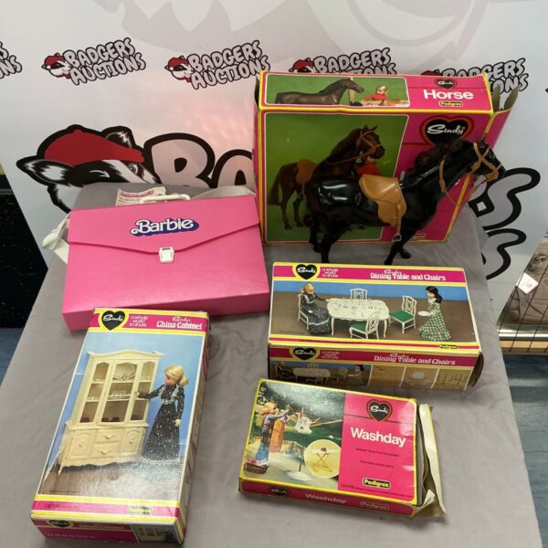 Vintage Sindy and Barbie doll sets and accessories in a lot.