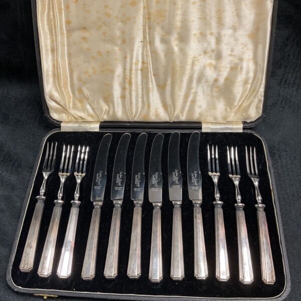 Vintage Sir John Bennett Cheapside fruit knife and fork set in case.