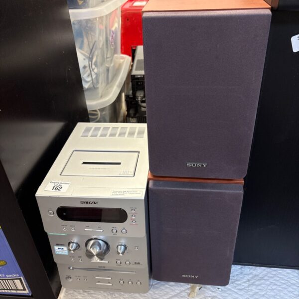 Silver Sony HCD-GPX9 CD receiver, vintage audio equipment.