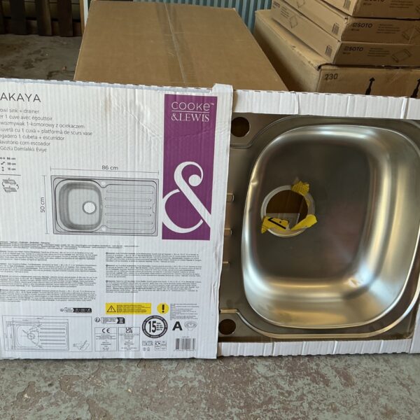 Stainless steel kitchen sink, 86cm x 50cm, single bowl drainer.