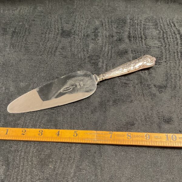 Vintage sterling silver cake slice with ornate handle.