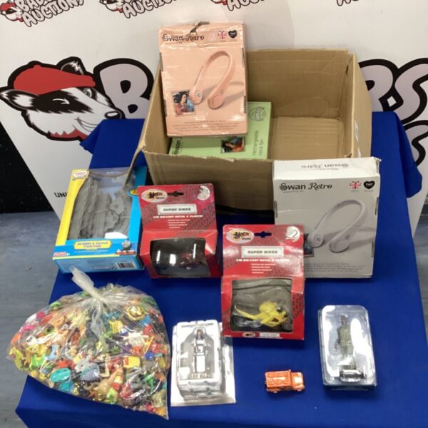 Mixed lot of Swan Retro neck fans and Minions figures.