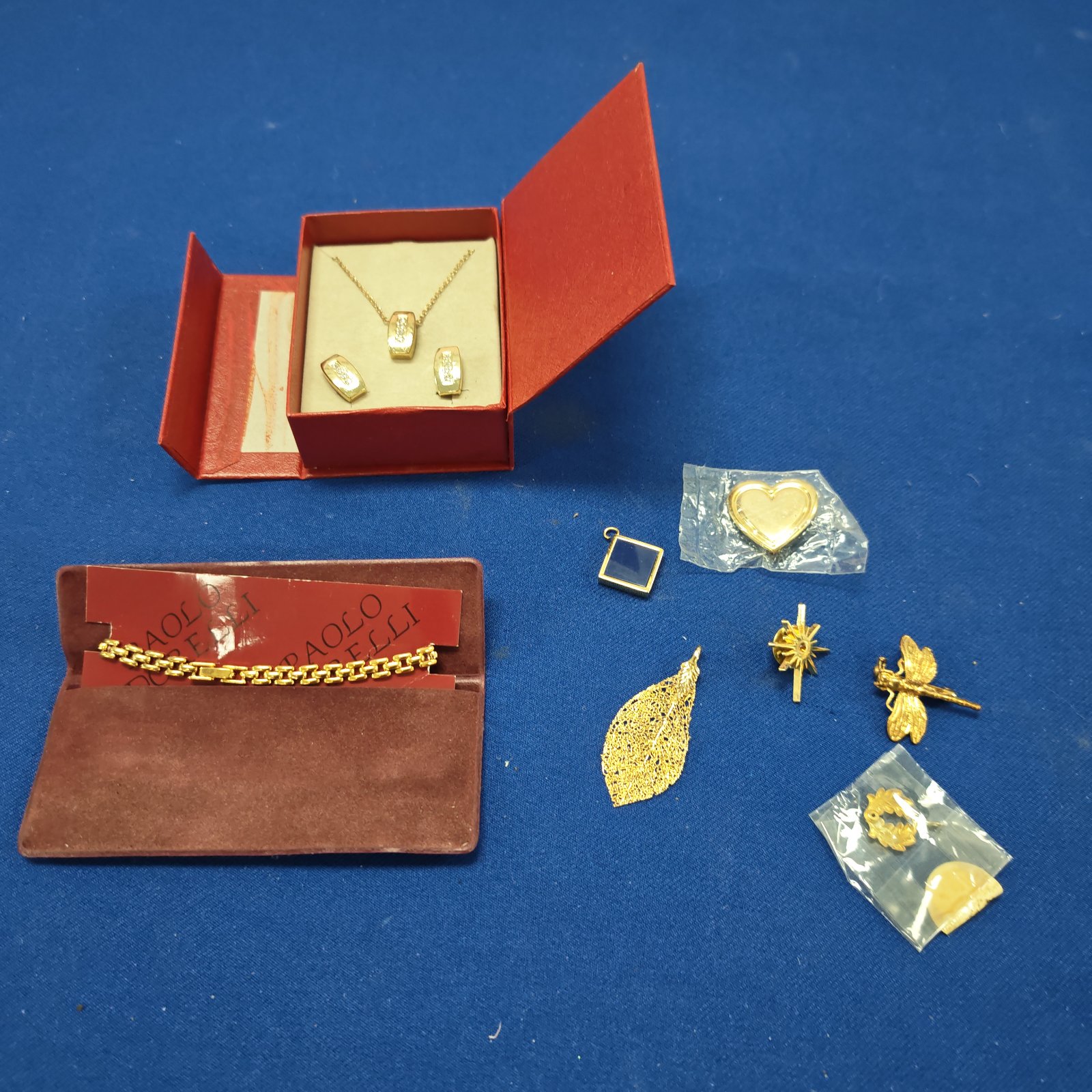 Swarovski jewellery lot in original packaging, featuring yellow metal pieces.