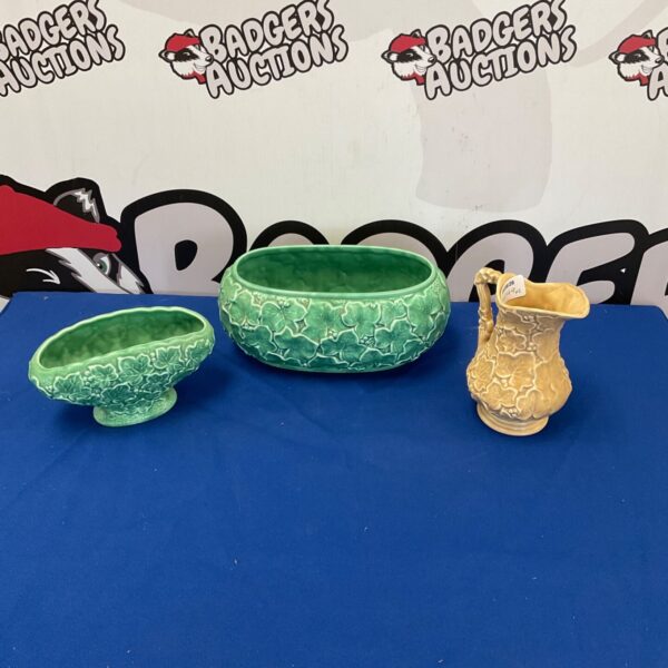 Vintage Sylvac pottery jug and flower bowls with ivy design.