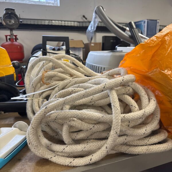 Long length of thick 20mm rope for heavy duty use.