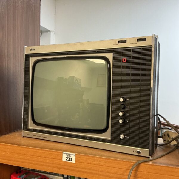 Vintage Ultra Model 6818 television in a retro style.