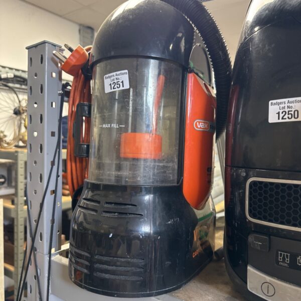 Vax vcw-02 portable carpet washer in used condition.