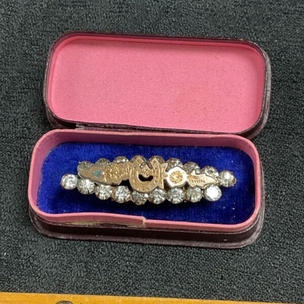 Victorian sweetheart brooch in original box, 9ct gold and silver.