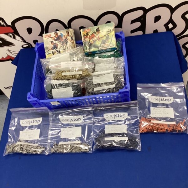 Tray of vintage Airfix model soldiers from various historical battles.