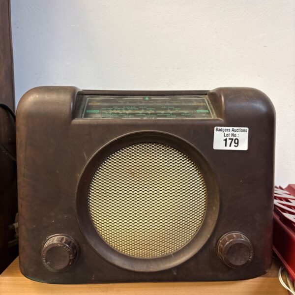 Vintage brown Bakelite Bush DAC 90A valve radio from the 1950s.