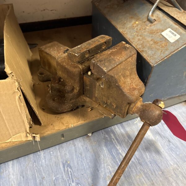 Vintage No3 bench vice with handle and jaws visible.