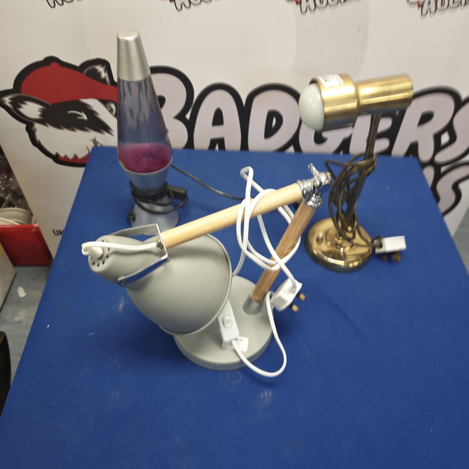Vintage table lamps lot featuring a pink lava lamp and brass lamps.