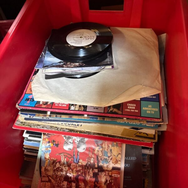 Mixed lot of vinyl records including Phil Collins and Diana Ross.