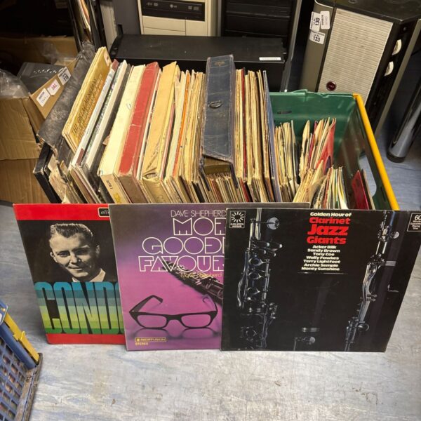 Mixed crate of vinyl records, including 12 and 7 inch vinyl.